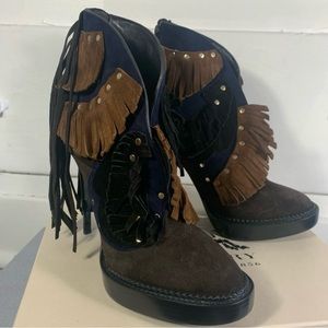 Burberry booties with fringe